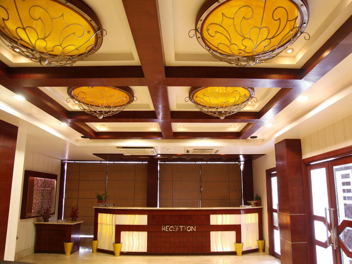 Oyo 2054 New Hotel Broadway Váránaszi Kültér fotó