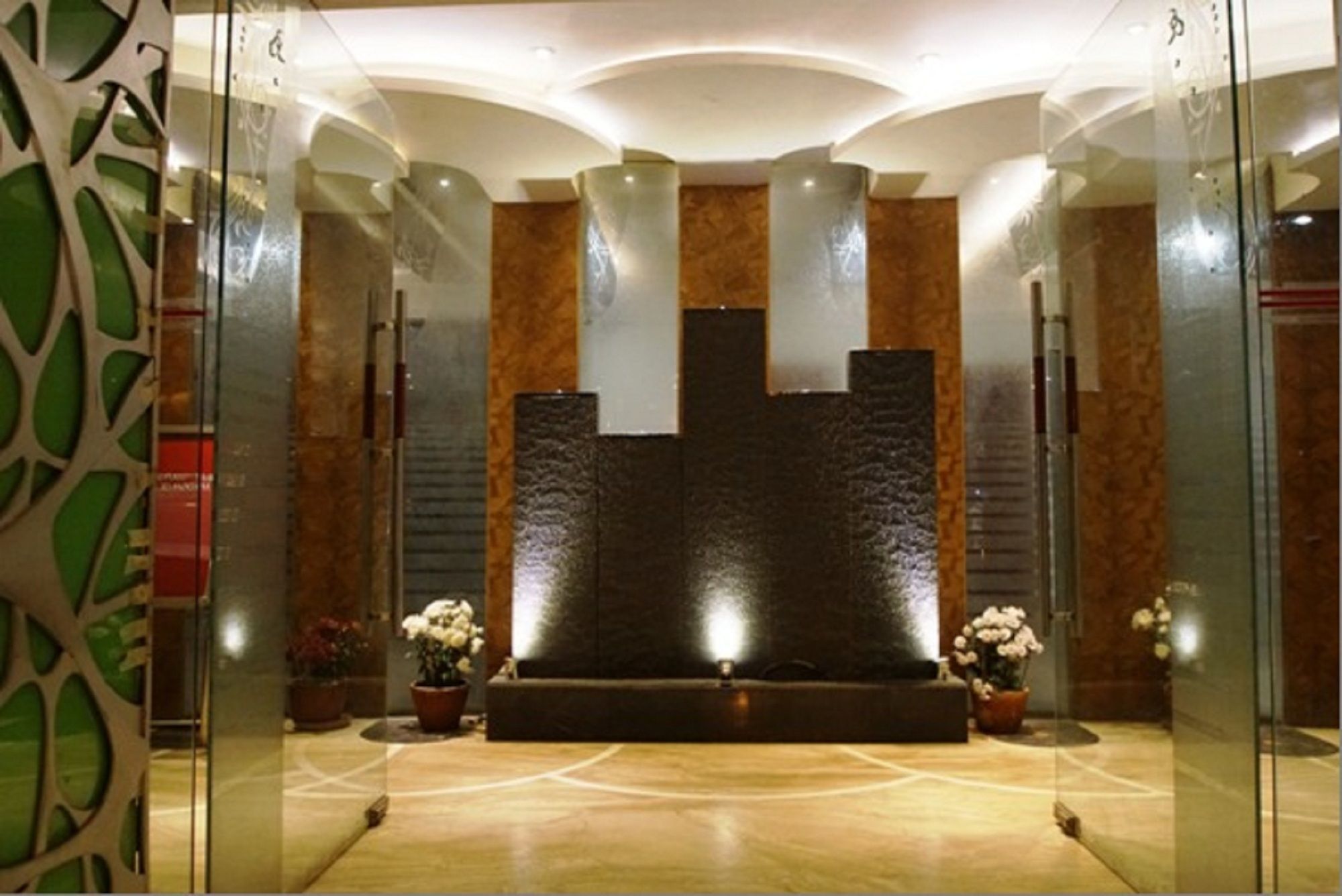 Oyo 2054 New Hotel Broadway Váránaszi Kültér fotó