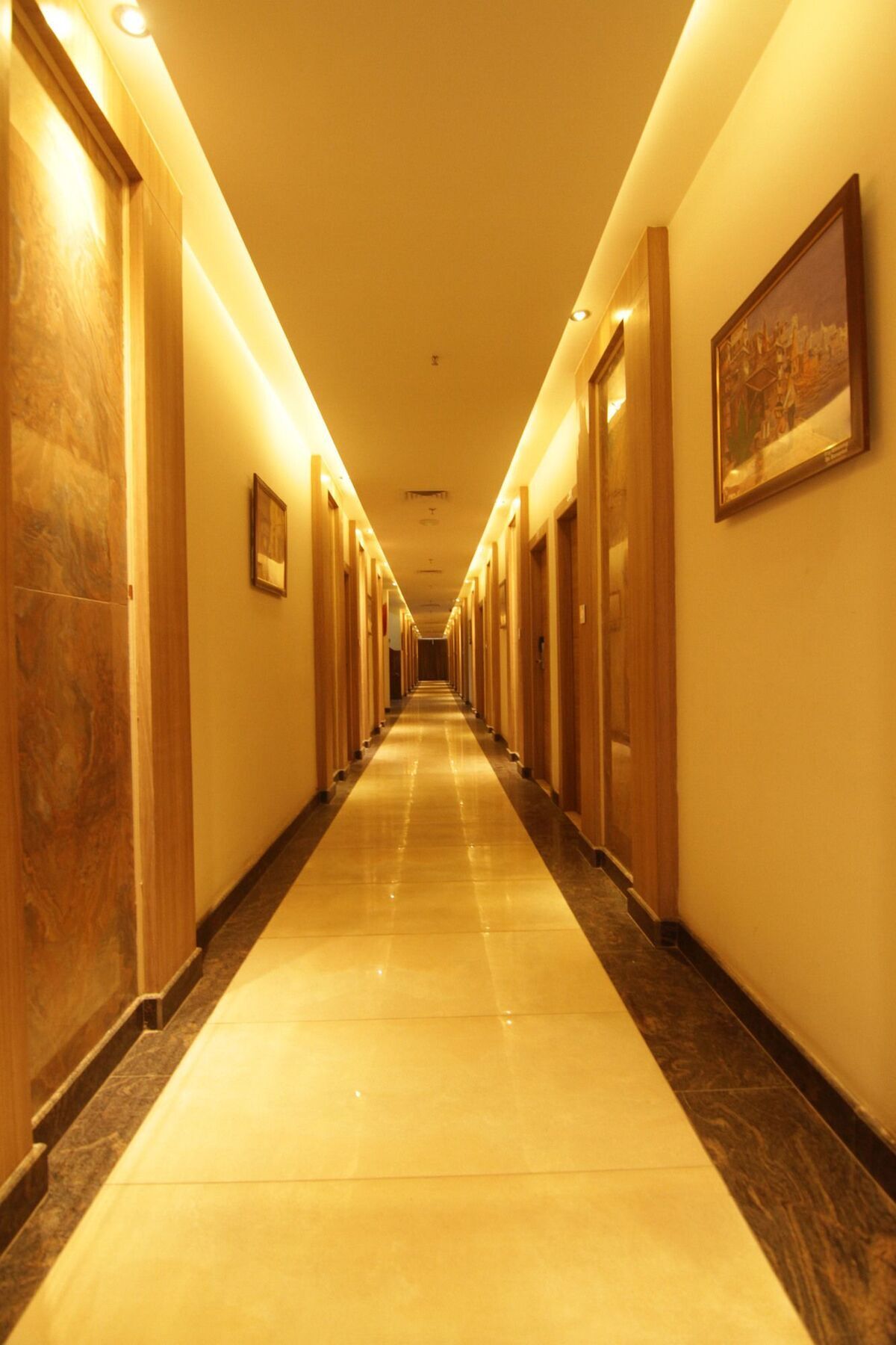 Oyo 2054 New Hotel Broadway Váránaszi Kültér fotó
