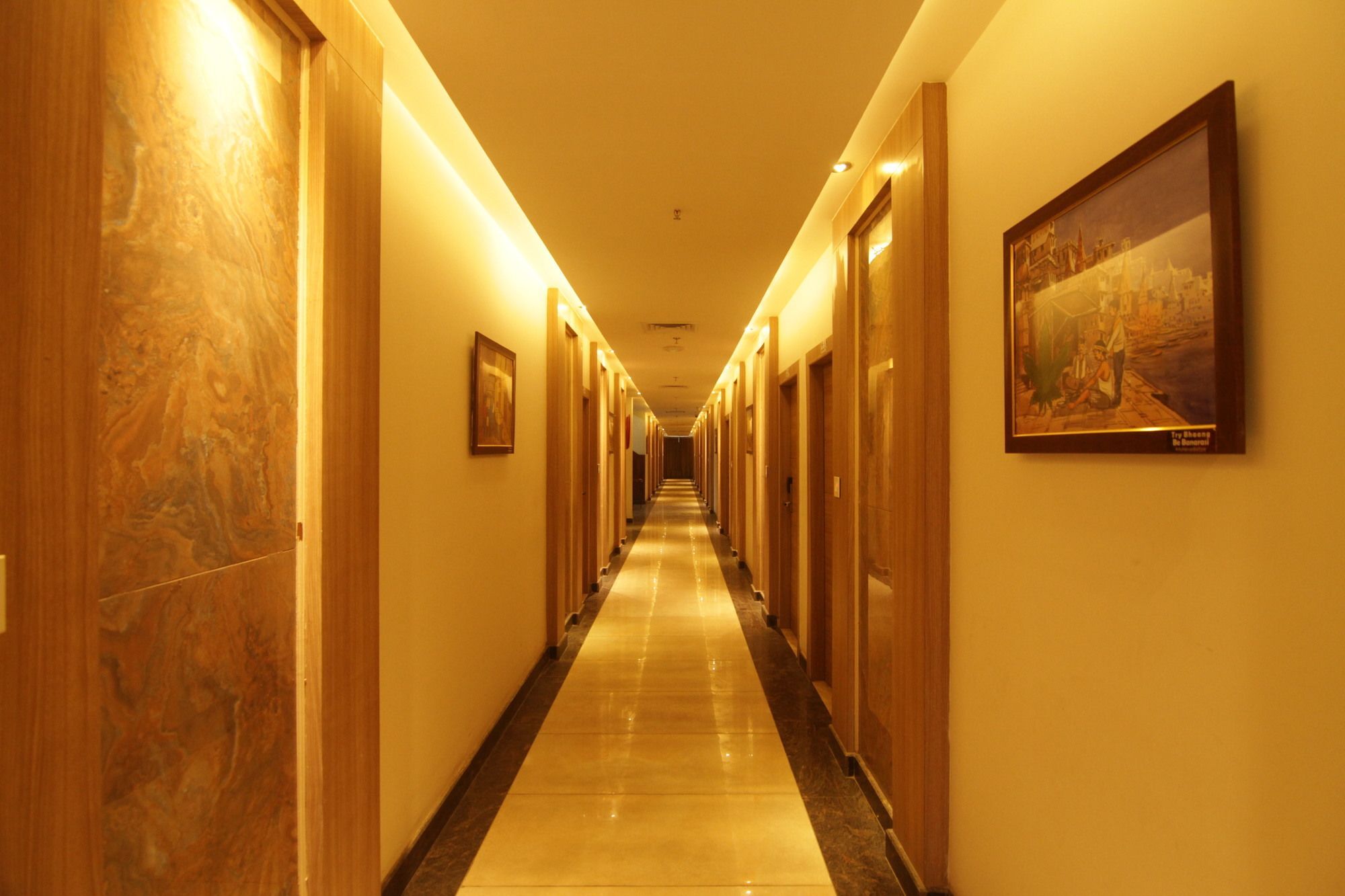 Oyo 2054 New Hotel Broadway Váránaszi Kültér fotó